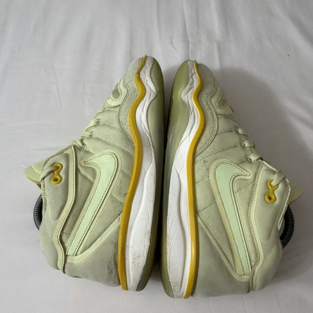 Nike Air Zoom GT Hustle 2 Athletic Sneakers Men's 8 Frozen‎ Yellow Lace-Up Gym